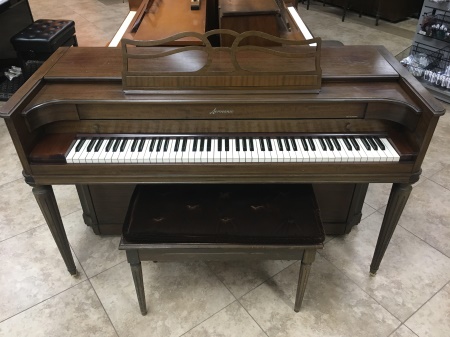 Baldwin Spinet Piano w/Bench